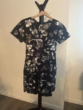 French Connection Black Floral-Print Midi Dress with pockets!